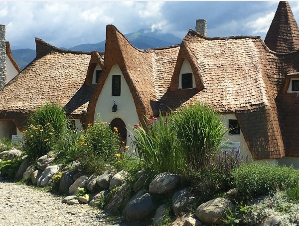 تصاویر اکو هتل رویایی دره پری ها رومانی (Castelul de Lut Valea Zanelor)