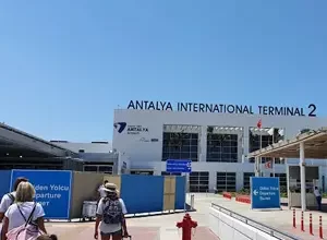فرودگاه آنتالیا